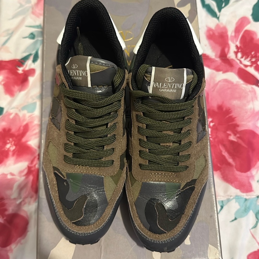 Sneakers like new